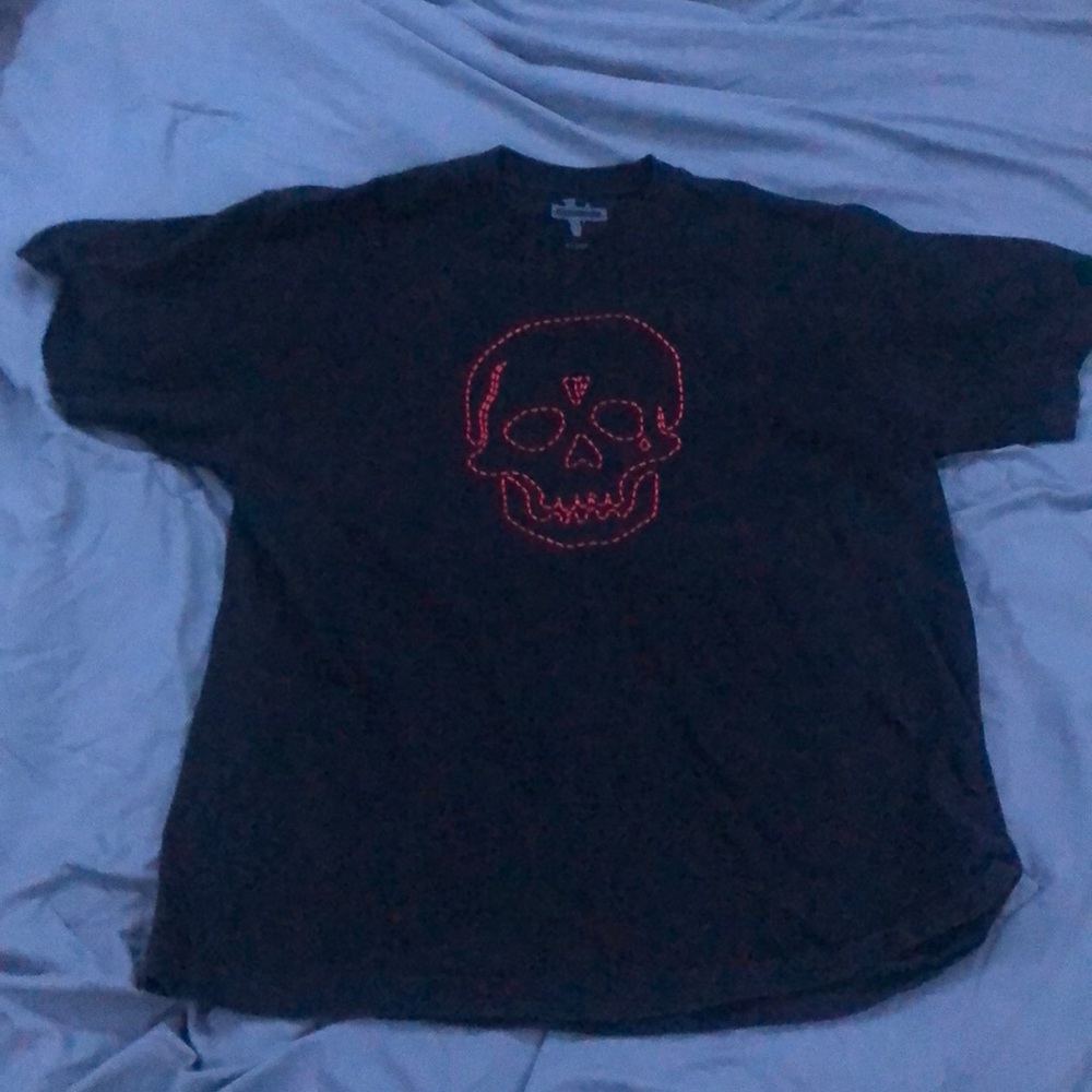 V-lone neighborhood tee